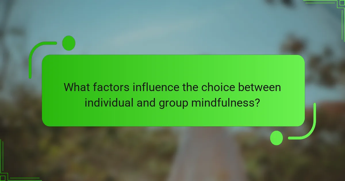 What factors influence the choice between individual and group mindfulness?